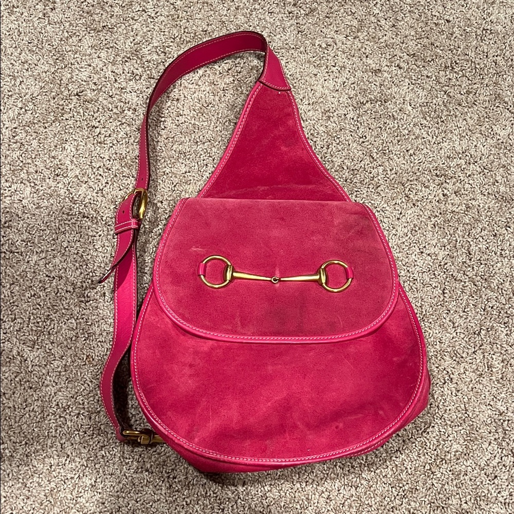 GUCCI VINTAGE Fuchsia Shoulder Bag with Gold Detail